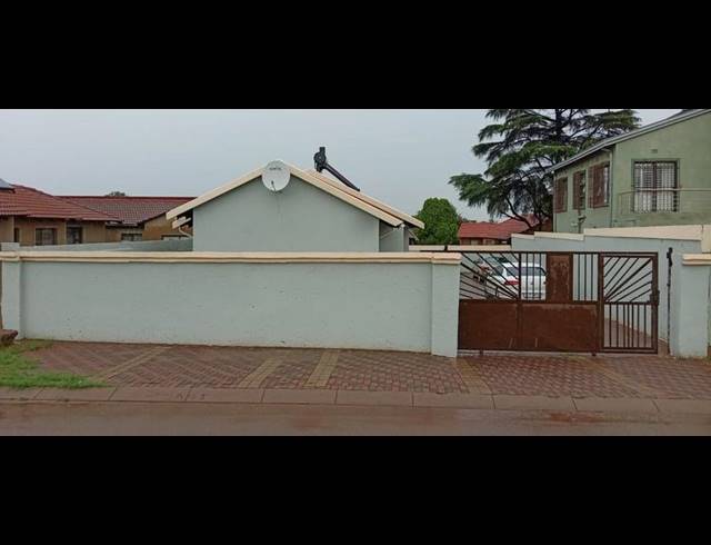 3 BEDROOM HOUSE FOR SALE IN PROTEA GARDEN